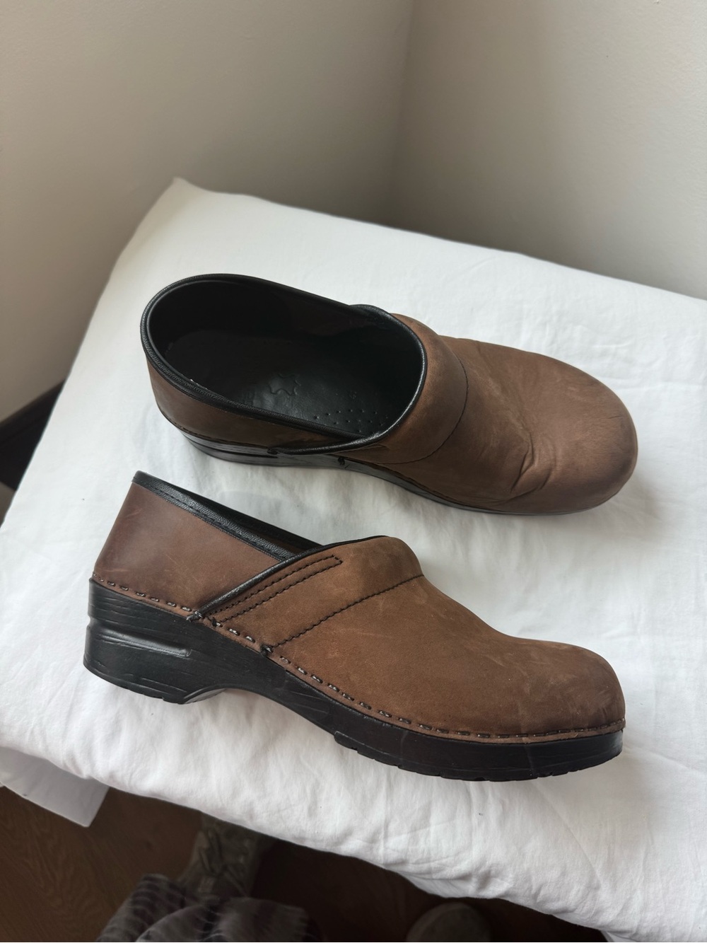 Dansko Brown Closed-Back Clogs – EU 41 USA 10.5-11